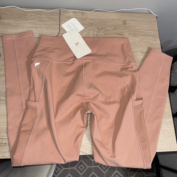 Fabletics workout set - Picture 3 of 3